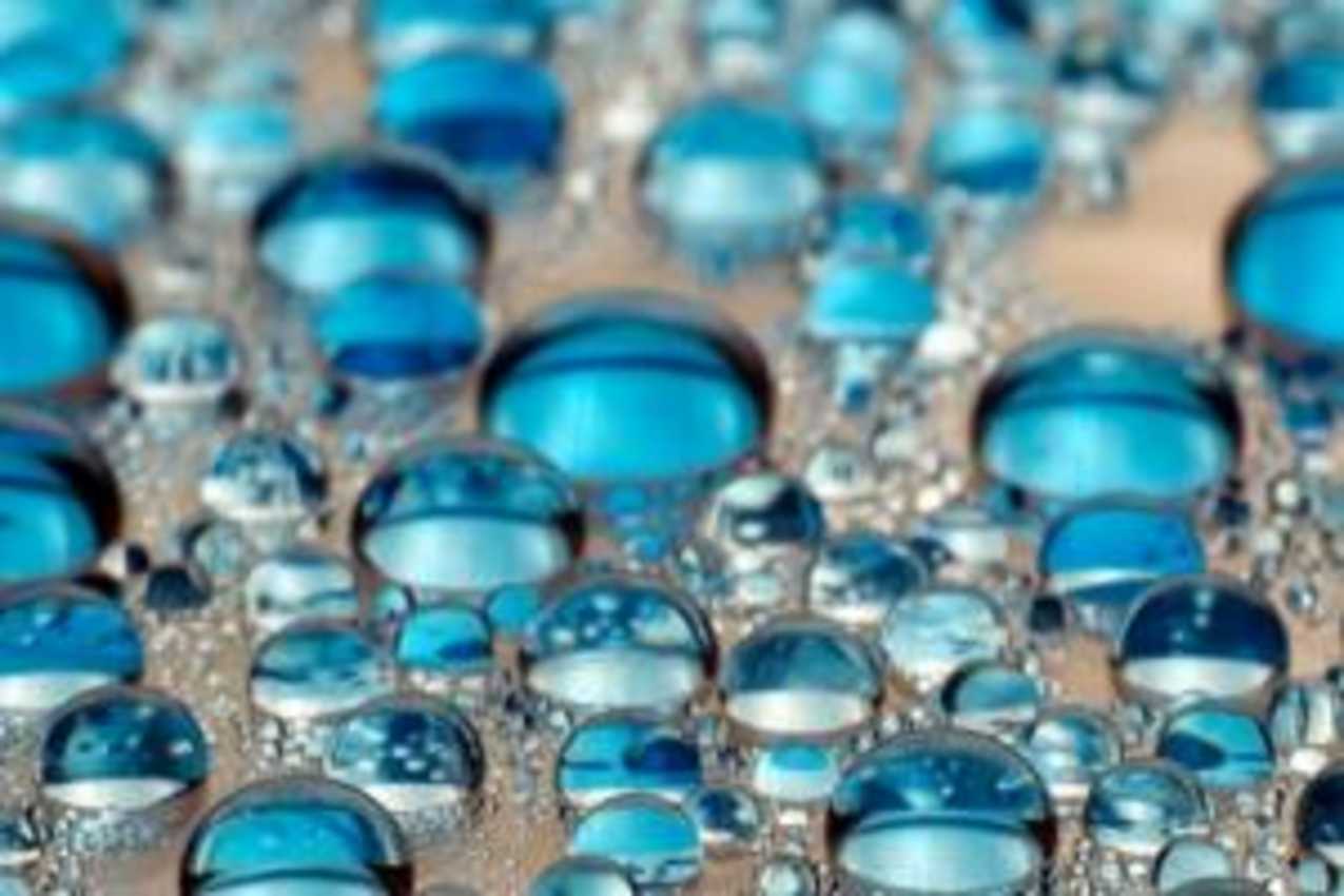 What are silicone hydrogel contact lenses?
