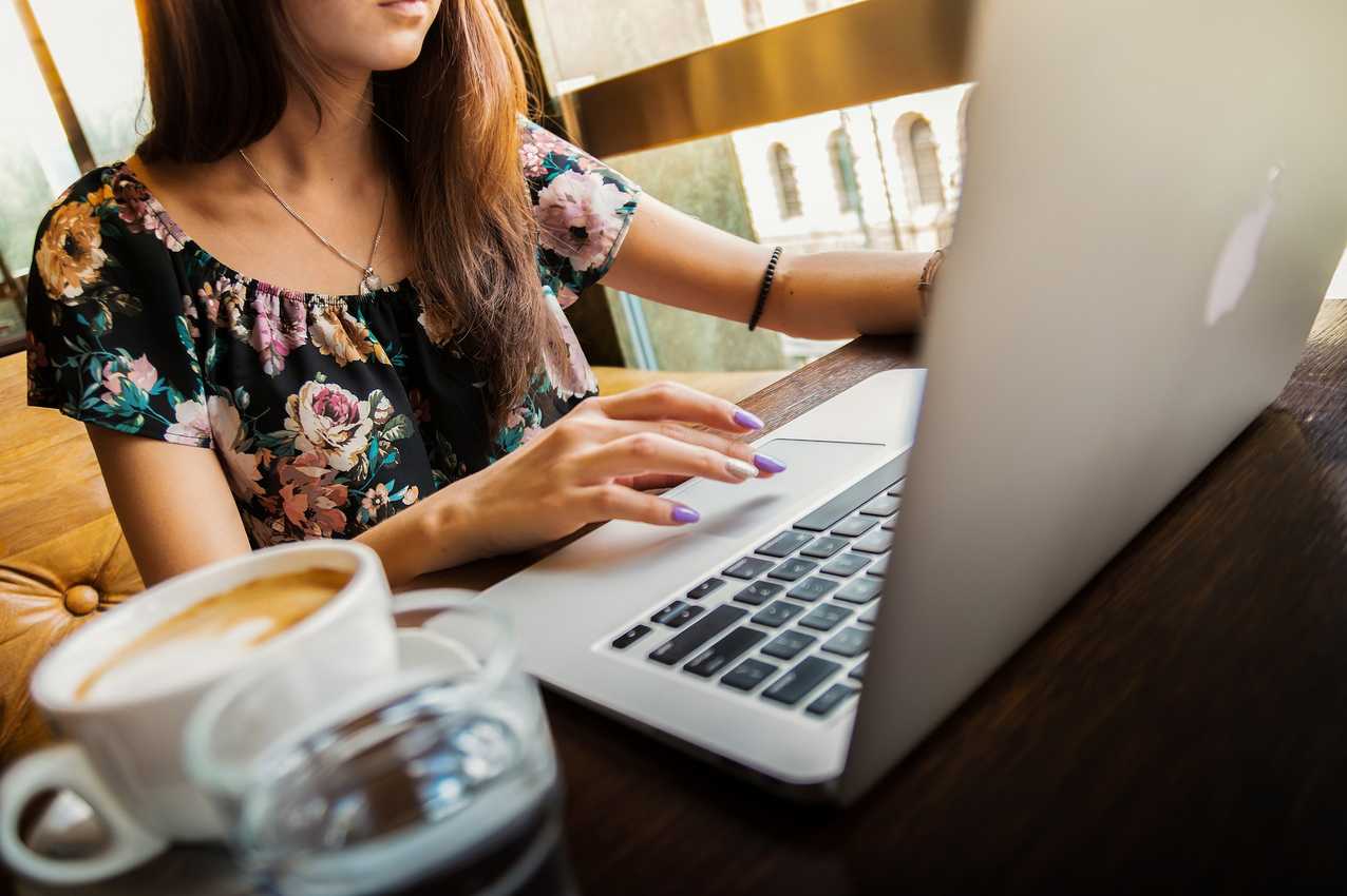 Best Contact Lenses for Computer Use and Eye Strain