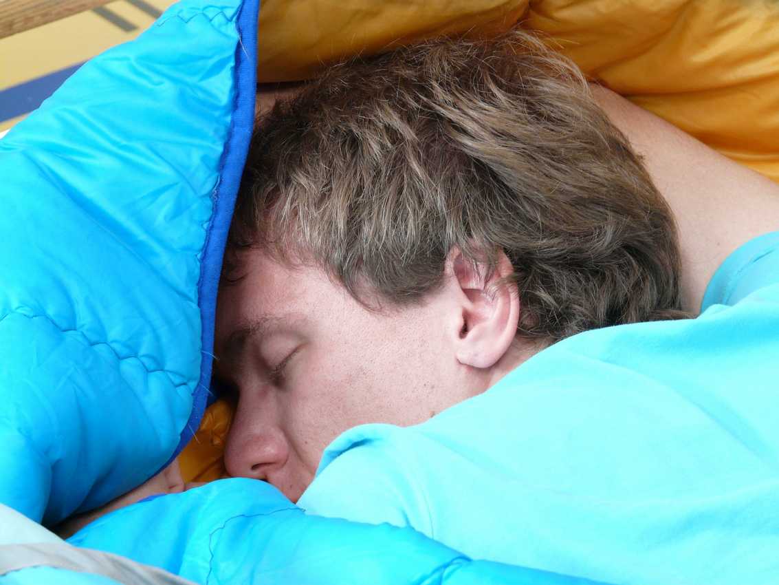 Can I sleep or nap with my contact lenses in?