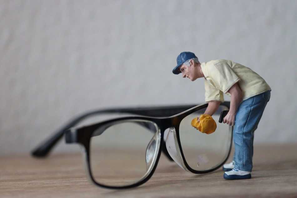 How To Remove Scratches From Glass Lenses